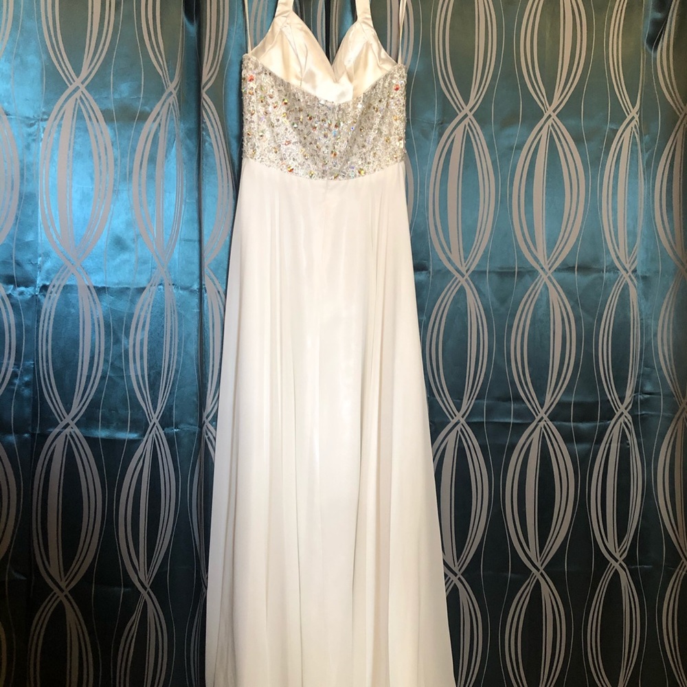 White Bedazzled Marilyn Monroe style halter gown - Picture 5 of 13
